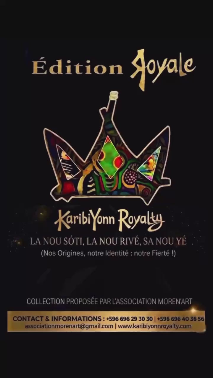 Charger la vidéo : Animation 3D d'un T-shirt Karibiyonn Royalty en marche. Mise en avant du design et du mouvement du tissu sur un modèle invisible.